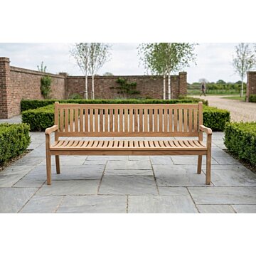 Beaufort teak tuinbank geplaatst in tuin of op terras als ruime zitbank voor buiten Beaufort teak tuinbank geplaatst in tuin of op terras als ruime zitbank voor buiten