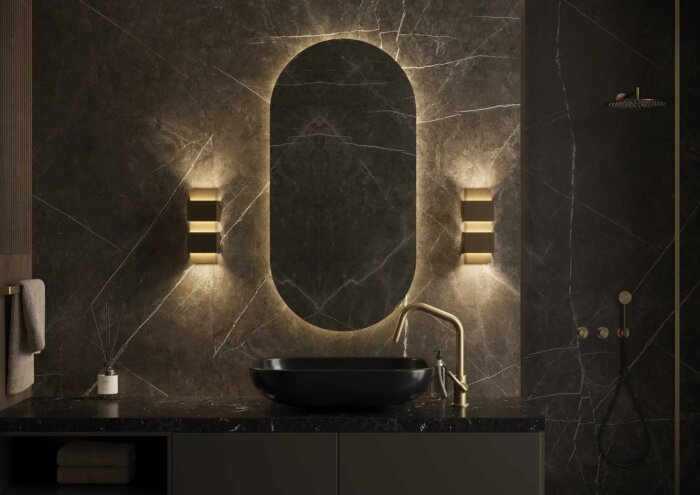 De BERLIN van de Lightningware collectie - minimalistische, robuuste spotlamp met vierkante afwerking en dubbele lichtbundel. Verkrijgbaar in brushed gold, brushed copper en brushed gun metal, ideaal voor moderne en klassieke interieurs. Perfect voor woon