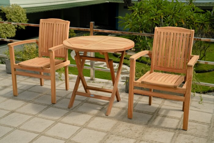 Duurzame ronde teakhouten klaptafel (80 cm) met FLEGT-licentie op een terras
