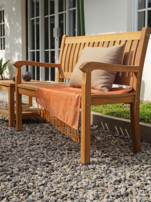 Twee-zits tuinbank ‘Beaufort’ van duurzaam teak, 120 cm breed, met lattenrug en -zitting en natuurlijke finish
