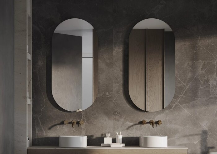 KOS ovale maatwerkspiegel uit de Basic Series – minimalistisch en tijdloos design, ideaal voor badkamer, hal, slaapkamer of woonkamer. Verkrijgbaar in diverse afmetingen (400×800 mm tot 1000×2000 mm), met personalisatie-opties zoals een digitale klok, gek