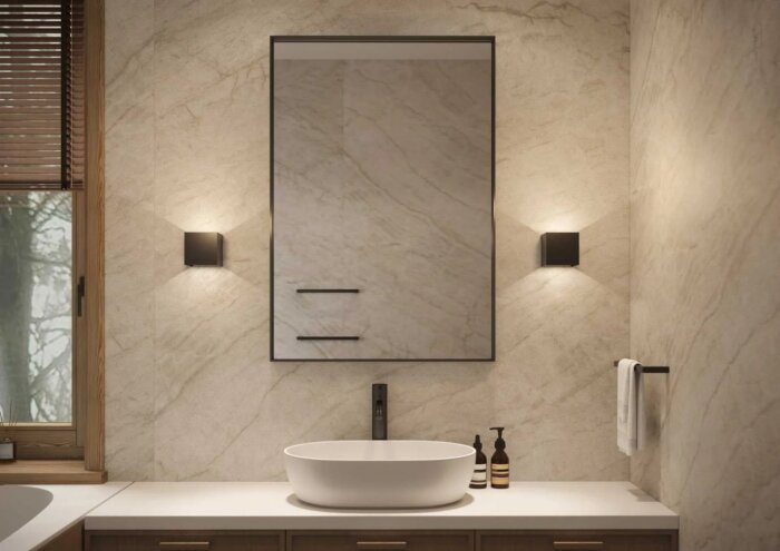 RIGA wandlamp – minimalistische vierkante spot in matzwart, gemaakt van aluminium en PMMA. Up & down verlichting voor sfeervolle lichtverdeling. Perfect voor badkamer, gang of woonkamer. Modern en duurzaam design.