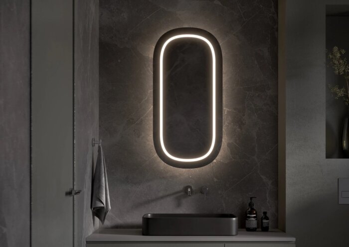 SAALBACH ovale spiegelkast van Martens en Meijer – stijlvolle badkamerkast met geïntegreerde LED-verlichting, dimbare sensor, spiegelverwarming en ruime opbergruimte (450×950 mm, 152 mm diep). Perfecte combinatie van design en functionaliteit voor elke sa