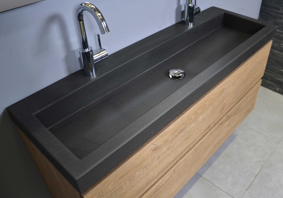 De Ink Smooth wastafel biedt een combinatie van stijl en functionaliteit die perfect is voor moderne badkamers. Gemaakt van hoogwaardig mat wit polystone, straalt deze wastafel een gevoel van elegantie en verfijning - Hover